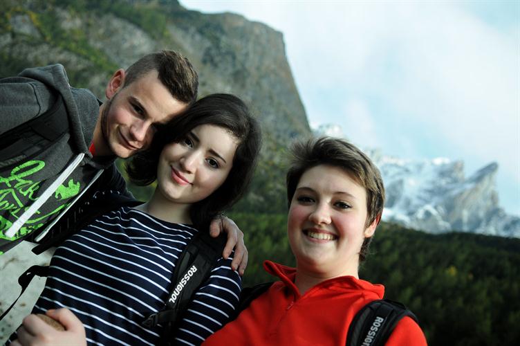Solidarité et franche amitié dans les rangs ! Guillaume, Somia et Nolwenn !