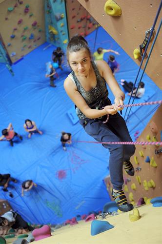 Elle danse sur le mur Lilou!