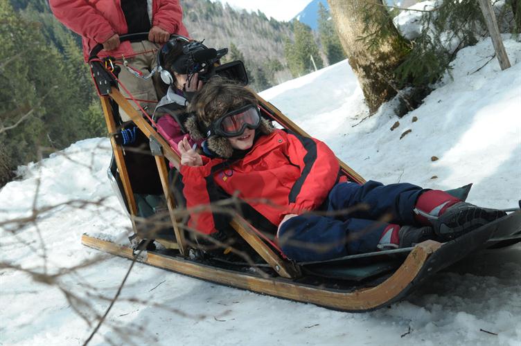 Bien calé dans son traineau tout-terrain, Pierre !