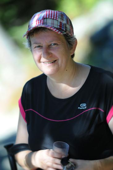 Pascale, parfaitement décontractée, avalant les dizaines de mètres de dénivelé avec le sourire !