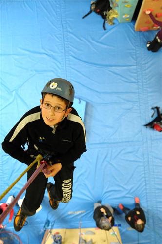 Au bout de la corde, en descente pendulaire, Corentin !