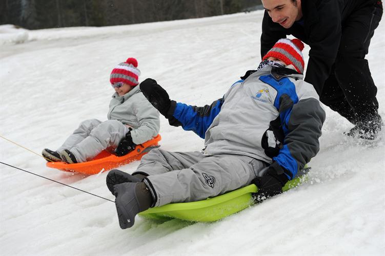 Allez Ryan, à toi de profiter de la luge!