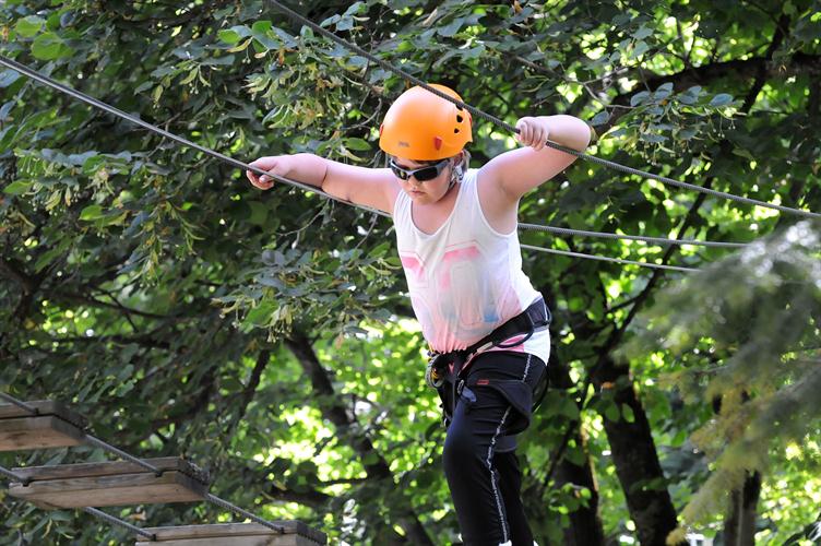Top départ ! En éclaireuse, la très courageuse Delphine !