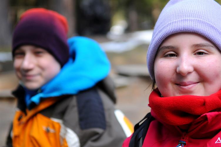 Visages rayonnants et francs sourires en cette douce après-midi: Léo et Oriane.