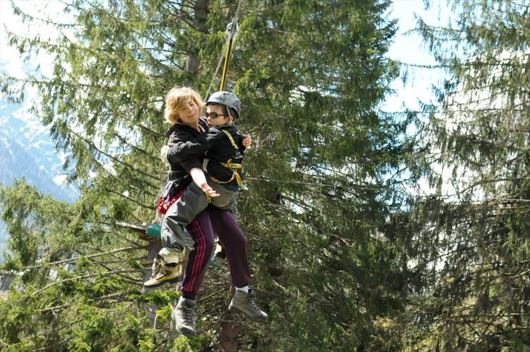 Bras dessus, bras dessous, la balade de deux compères volants, Benjamin et Rébecca !p