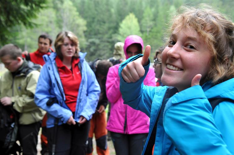 On enfile les gore-tex, on déplie les capuches et on garde notre bonne humeur ! (Mandi)