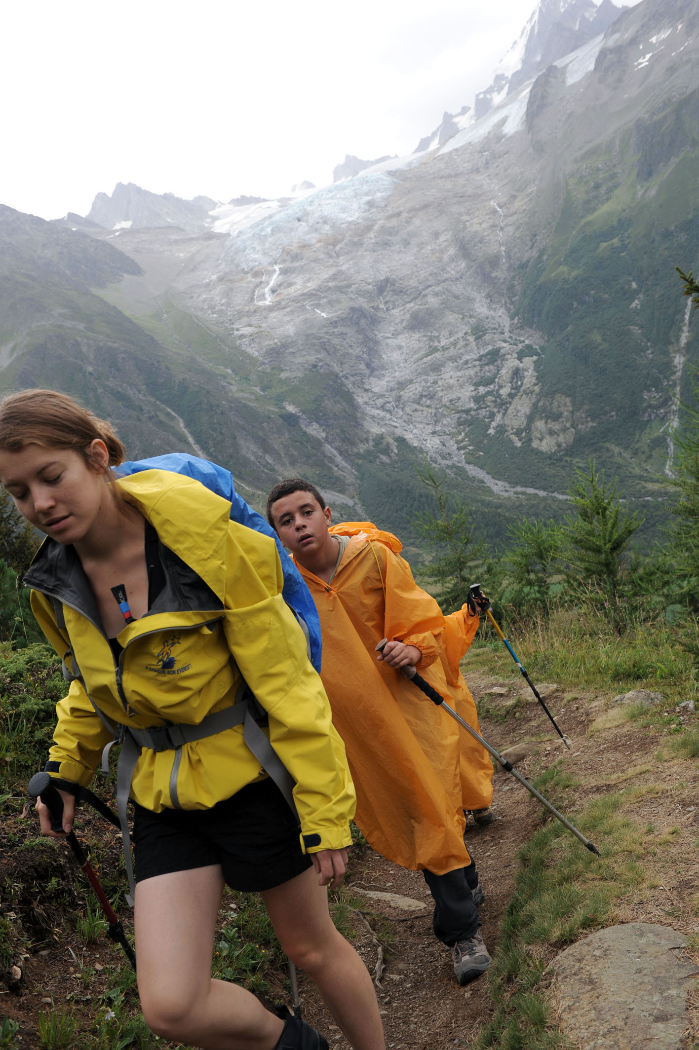 La forêt est loin derrière Alexandre maintenant et les montagnes ont pris le relai!
