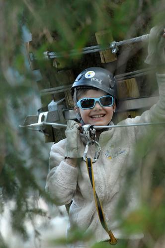 Perdue en ces vertes pousses résineuses, la sémillante Julia !