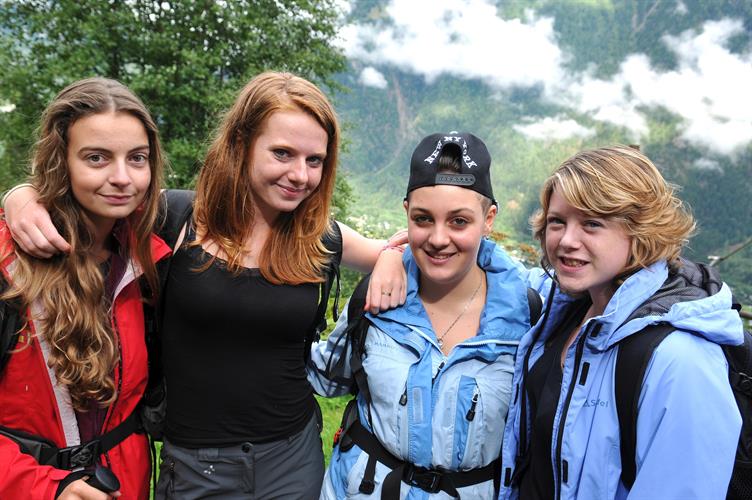 Quatuor de filles accortes ! :) (Louise, Céline, Marine et Maëlys)
