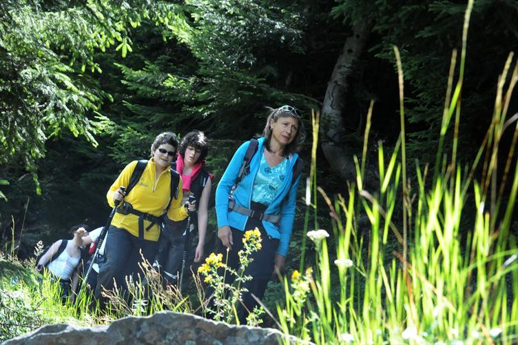 Sylvie, Adeline et Lisa-Marie entrainant dans leur sillage le second groupe !