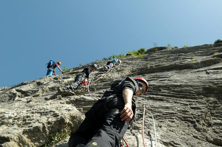 La cordée de Julien, entamant la portion la plus verticale et la plus impressionnante !