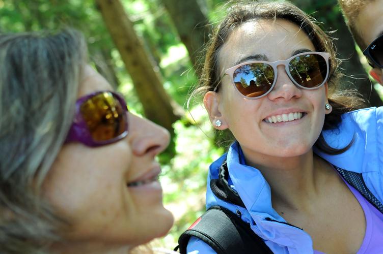 Stars des cîmes à la pelle en cette après-midi ensoleillée: Sylvie et Emilie !