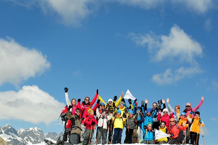 Photo de groupe dans le ciel alpin !