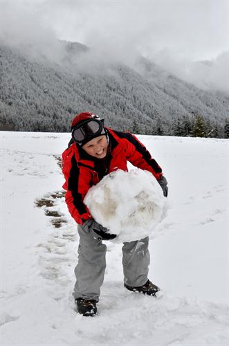 Geofrey est parti pour soulever des montagnes.
