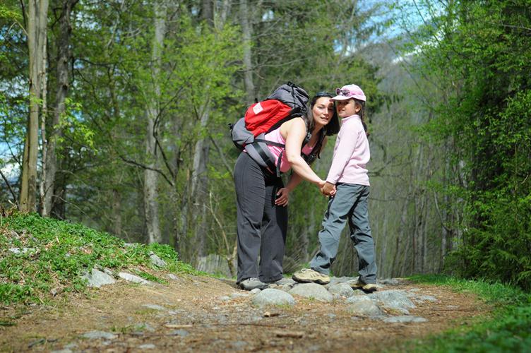 Luana et Clémence, en éclaireuses à l