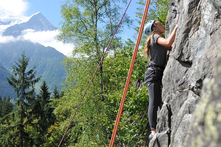 Elle rampe le long des parois Chloé!