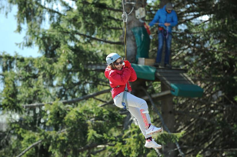 Descente vertigineuse à la tyrolienne !