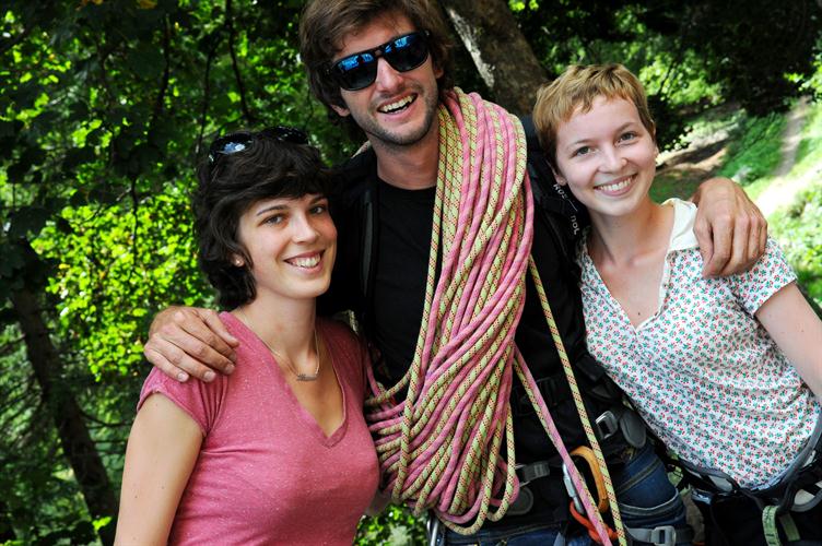 Réunion de charme entre 2 grimpeuses de haut-vol et leur professeur ! Manon, Fanny et Romain !