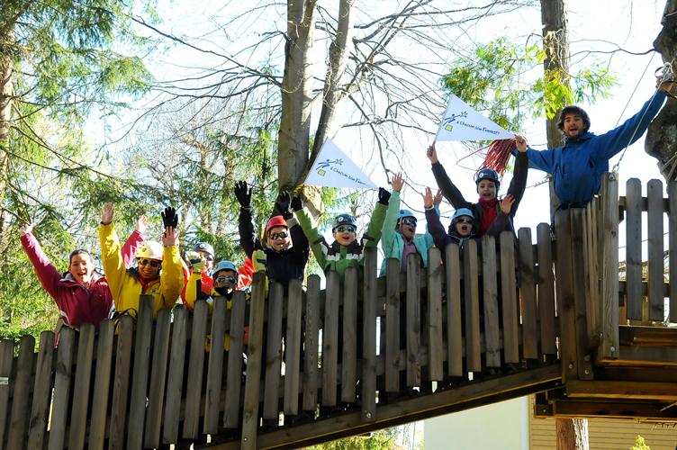 Le premier groupe en version hurlements sur la passerelle !