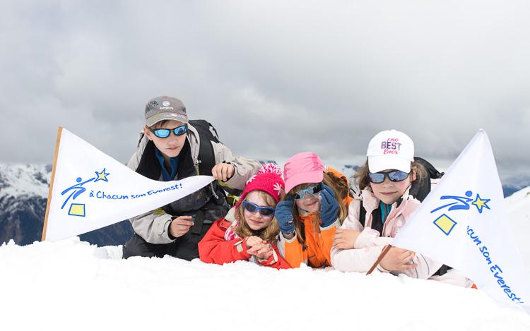 Ylan accompagne les trois drôles de dames Angélina, Alexane et Camille