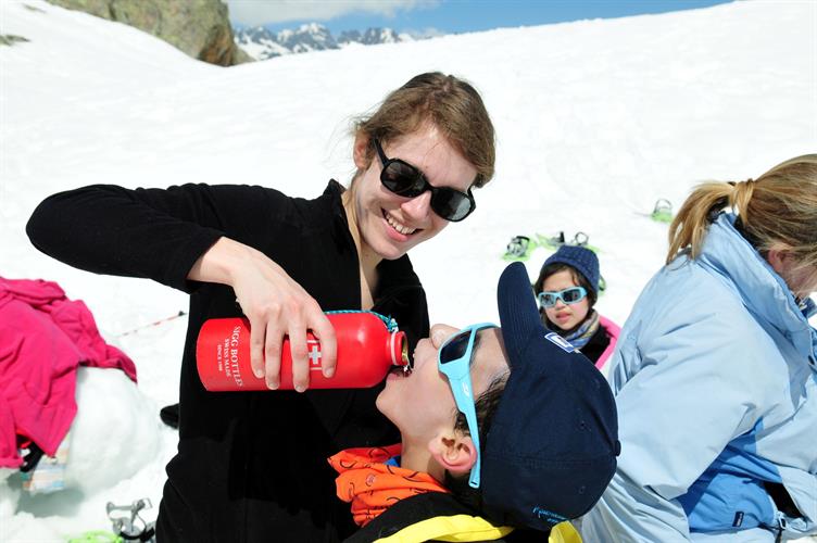 Ingrid, jeune fille désaltérante toujours aux petits soins avec nous !