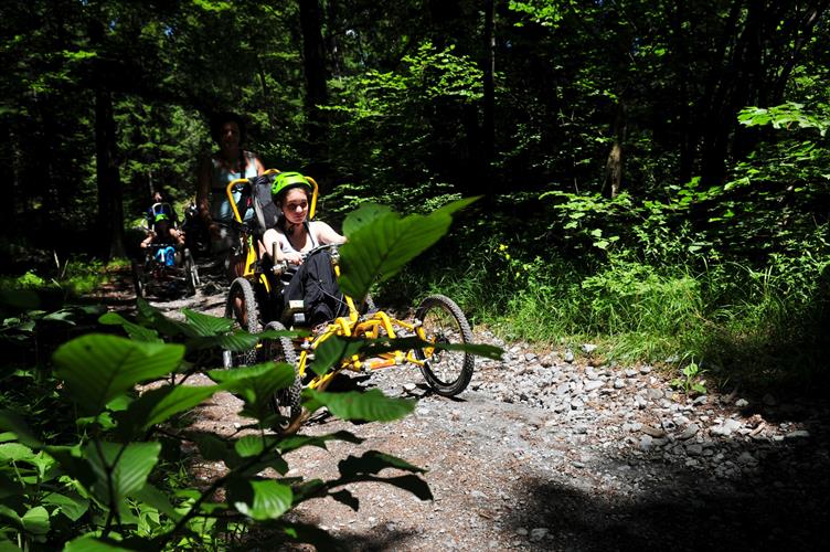La douce Océane tout en concentration dans cette descente de plusieurs kilomètres !