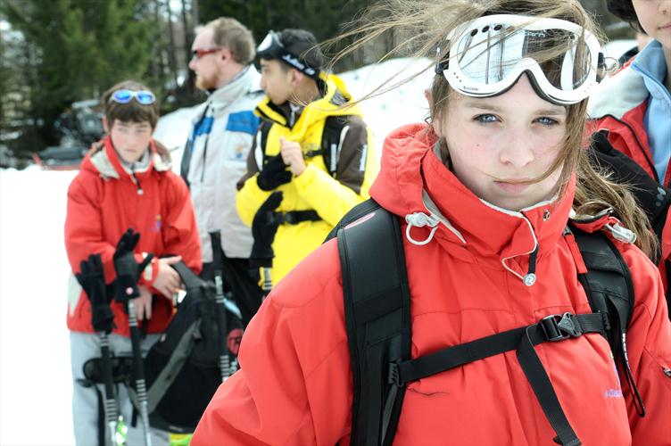 Regard bleu glacier et mèche au vent, la belle Clémence en randonneuse déterminée !