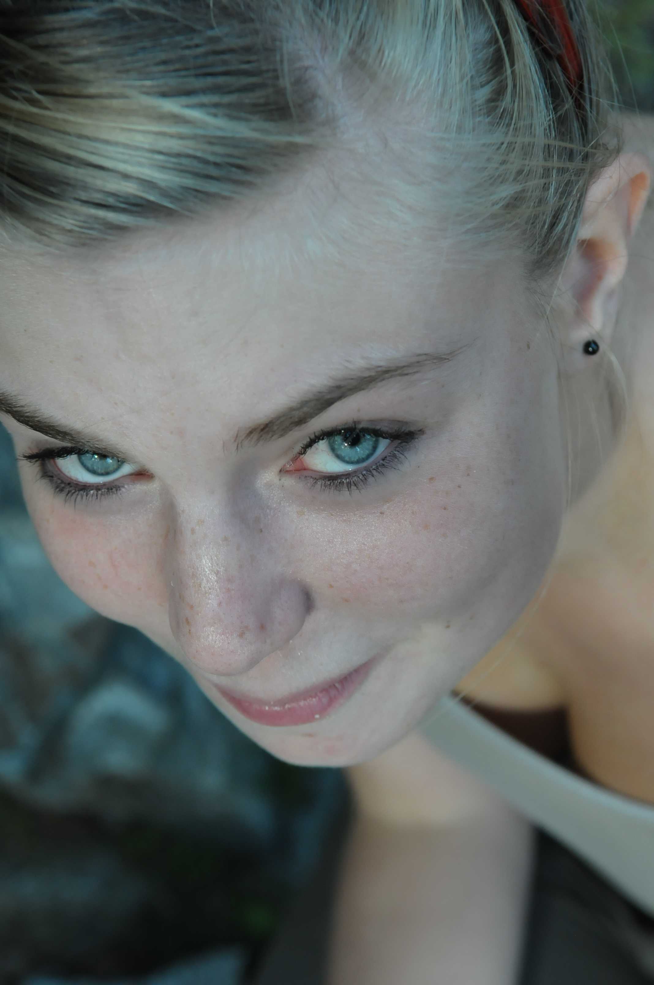 La jolie et douce Audrey nous effrant son regard azur !