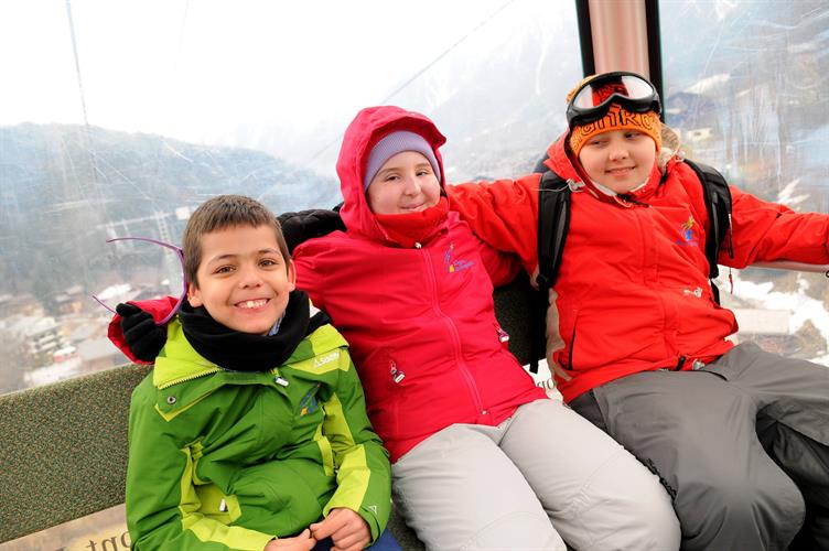Un trio de toute beauté tout en sourire: Sofian, Oriane et Johny !