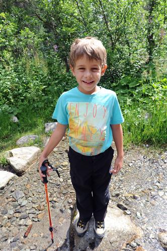 Tristan a découvert une île déserte!
