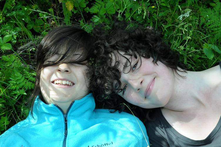 Portraits en vert oreiller, Charlotte et Lisa-Marie !