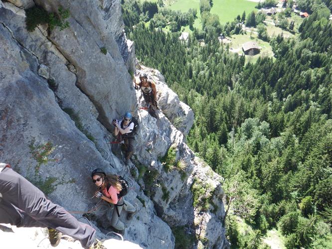 Dominants de très loin la les cimes des épicéas alpins, Louise, Hugo et Alihan !