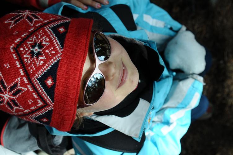 Sous le bonnet, la petite Pauline équipée telle une pro pour la rando !