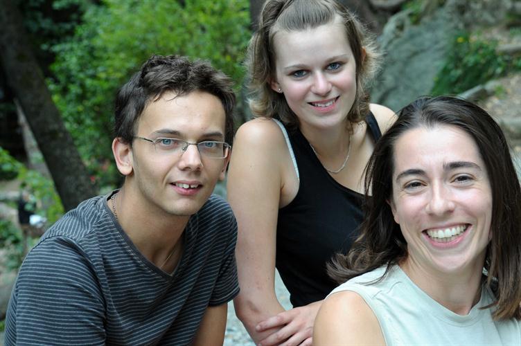 Au sol, réunion de potes décrochés du granit, Samih, Audrey et Alice !