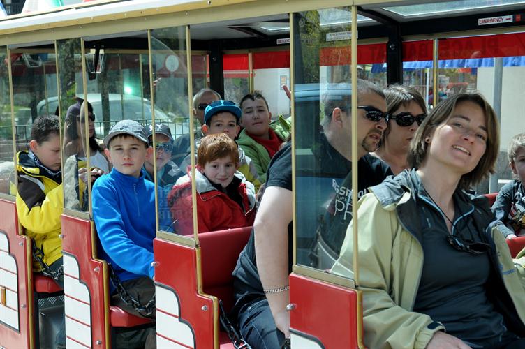 Pour fêter nos exploits de la semaine, un petit tour en train dans les rue de Chamonix !