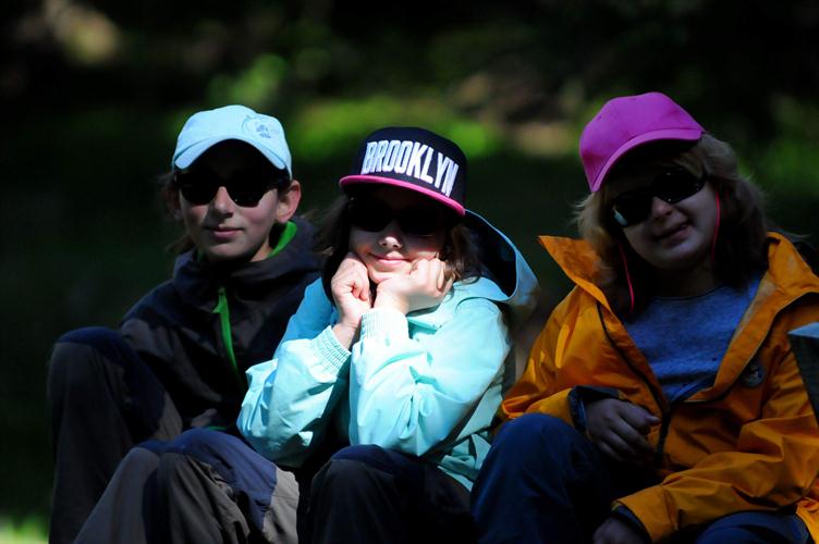 Avant de rentrer au châlet, nous profitons encore un peu des rayons de soleil chamoniards ! (Léa, Léna, Lisa-Marie)