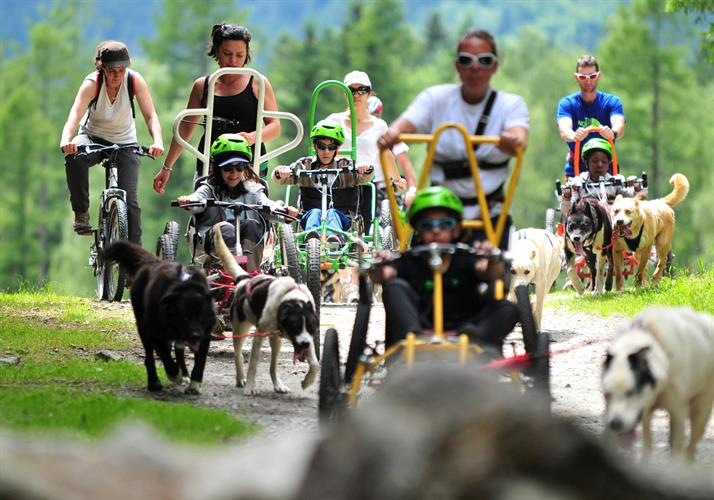 Toute notre horde sportive arrivant au point de raffraichissement !