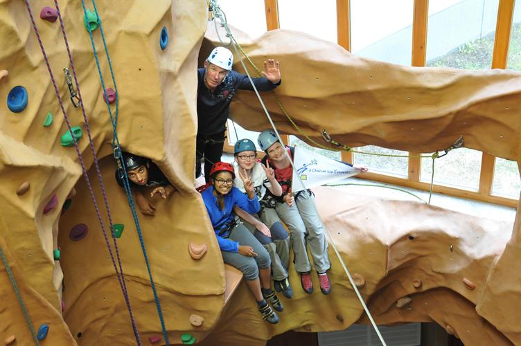 Le groupe de via-ferrata emmené par Yoyo se tient à carreaux !