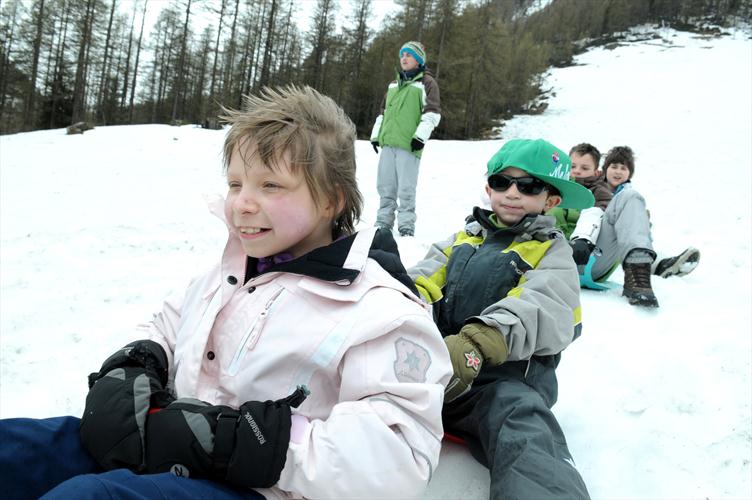 Fous glissants au départ de la grande descente, Laurine et Audric !