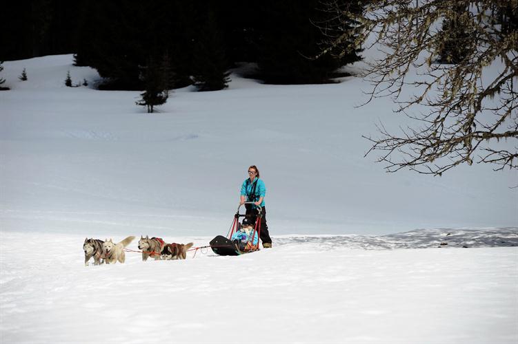 Longue glissade sur le grand tapis blanc...