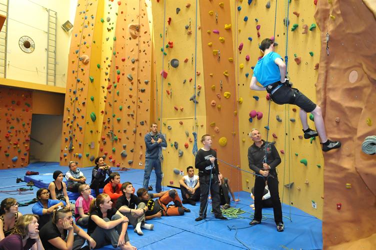 Yoyo, assisté par Hugo, nous enseigne la technique du rappel !