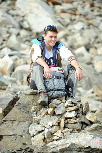 Cerise sur le cairn, le généreux sourire de Tom !
