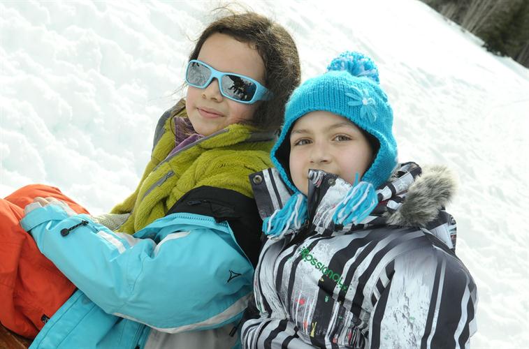 Gabriela et Fatim, à la pose sous les azurs !