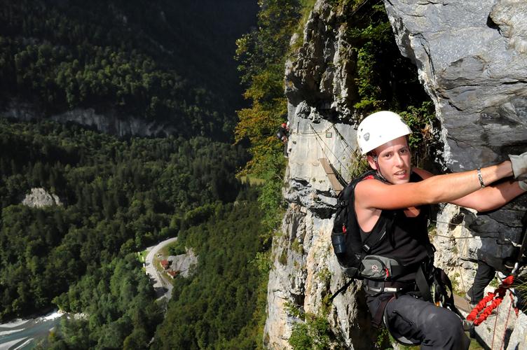 Tout proche de la sortie, le contortionniste Anthony !