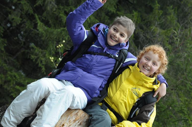 Allez pour vous saluer en ce premier jour, les merveilleux sourires de Julia et Emilie !