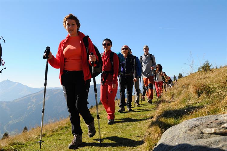Les copains et copines arrivent tour à tour...