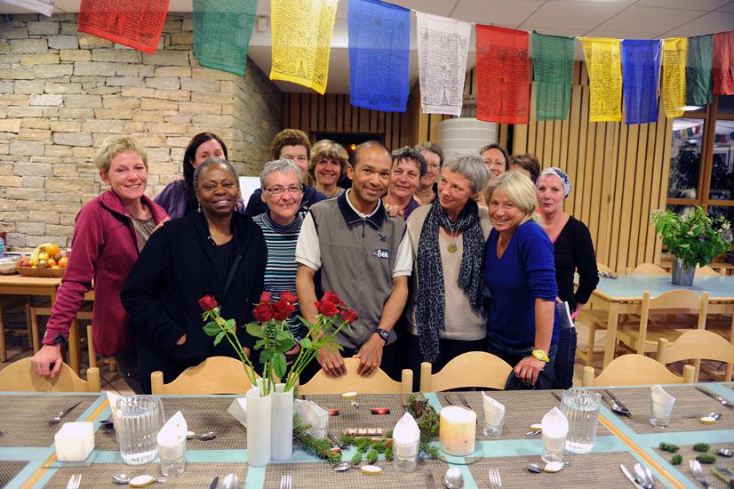 Et ce soir, tous autour de Bikram pour lui souhaiter un très joyeux anniversaire!