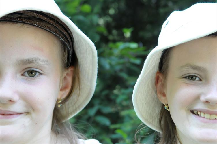 Deux versions de sourires prodigués par Clélia !