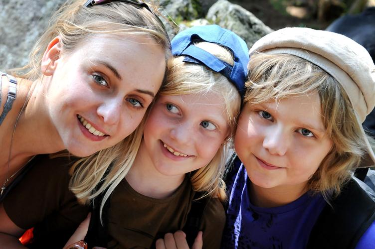 Allez ! Pour tirer le rideau sur cette belle journée, les merveilleux sourires de nos belles, Juliette, Aëlig et Camille !