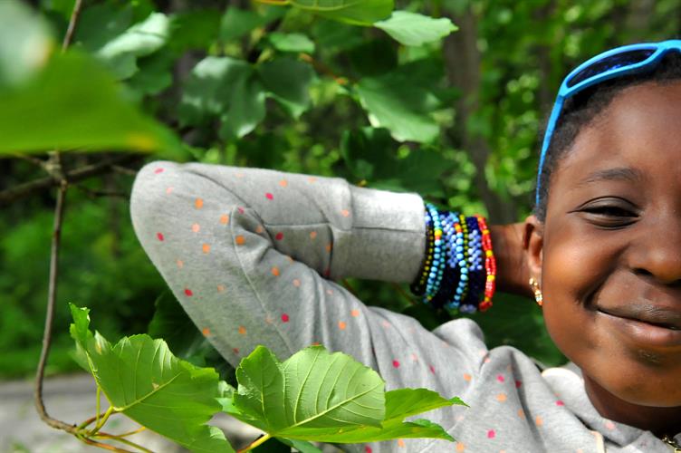 Petit portrait bucolique et souriant de la douce Hawa !